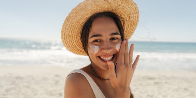 Perfekt für heiße Tage: Die Rossmann-Sonnencreme, die unter Make-up unsichtbar bleibt