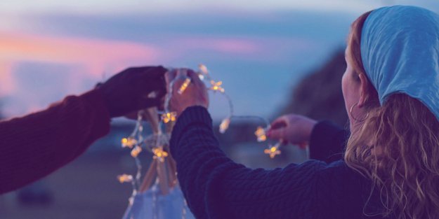 Mit dieser 2-in-1-Camping-Lichterkette von Tchibo kann die Festival-Saison kommen!