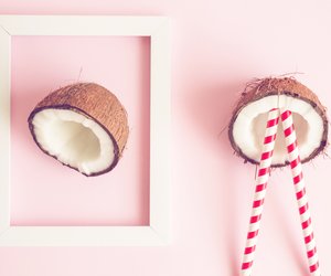Kokosnuss öffnen: Mit diesem Trick knackst du die Schale ohne Spezial-Werkzeug