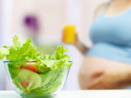 Die Ernährung in der Schwangerschaft sollte ausgewogen sein.