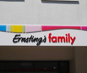Gemütliche Atmosphäre: Dieser Glas-Kerzenhalter von Ernsting's family sorgt für Stimmung