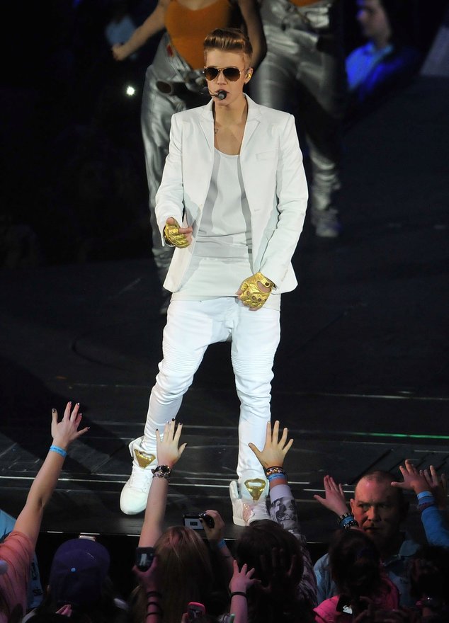 Justin Bieber bei seinem Konzert in London Justin Bieber bei seinem Konzert in London