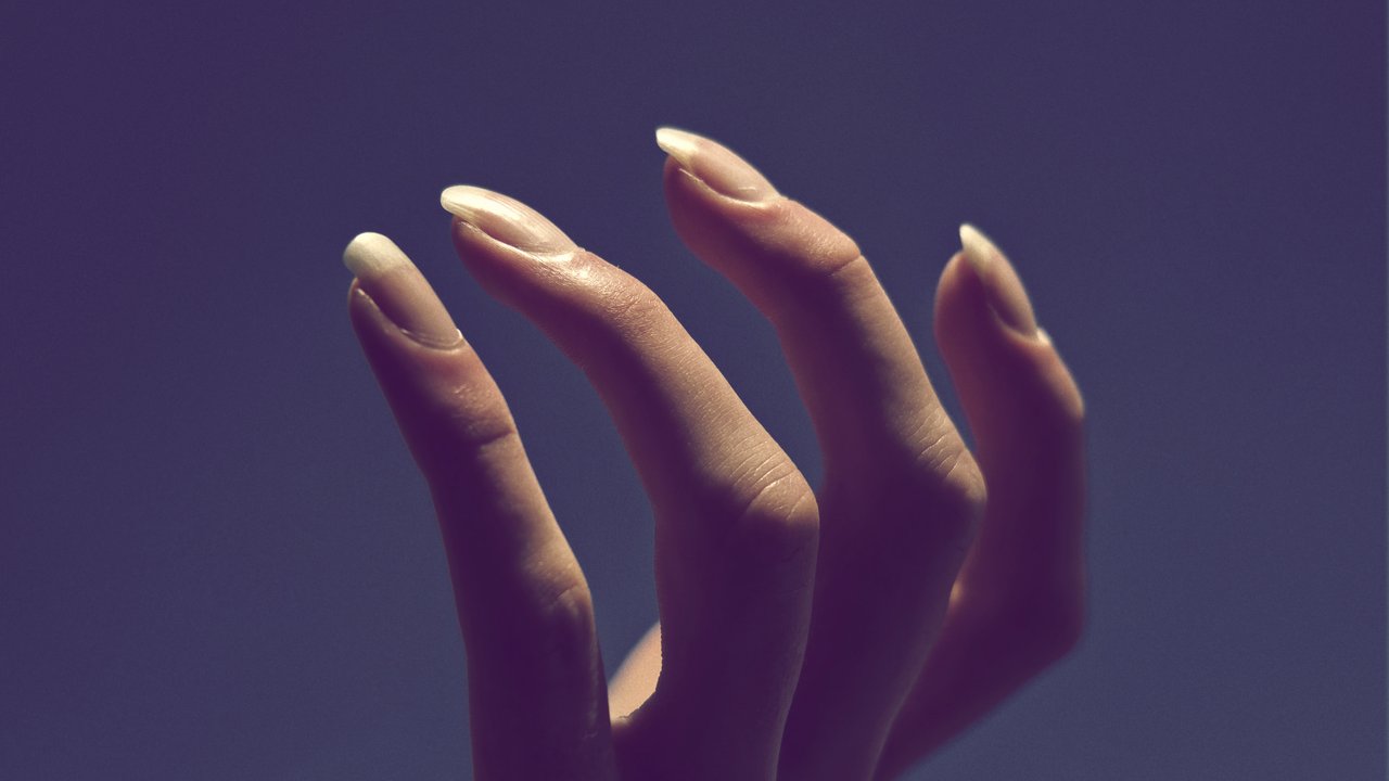 Invisible French Nails: So tragen wir unsere Nägel im Frühling