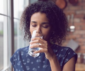 Mythos oder Wahrheit: Kann Wasser trinken beim Abnehmen helfen?