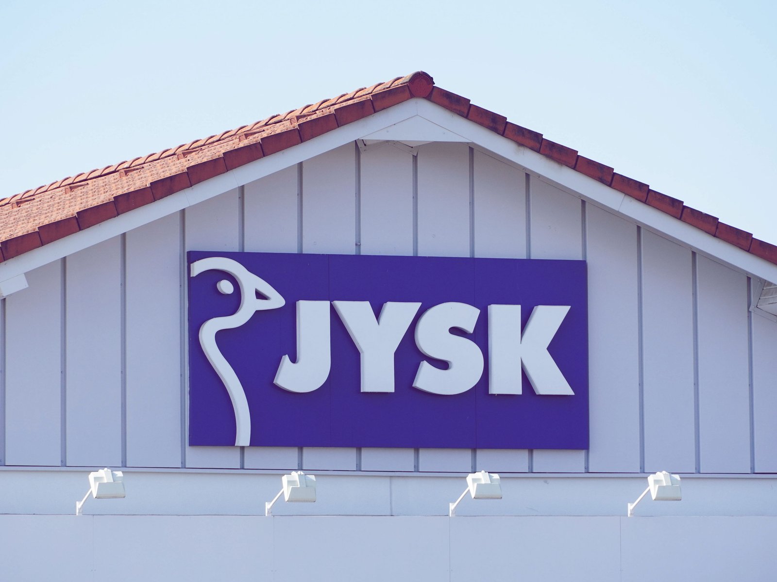 Dieser Blumenständer von JYSK macht deine Pflanzen zum absoluten Hingucker (und passt auch auf Mini-Balkone)