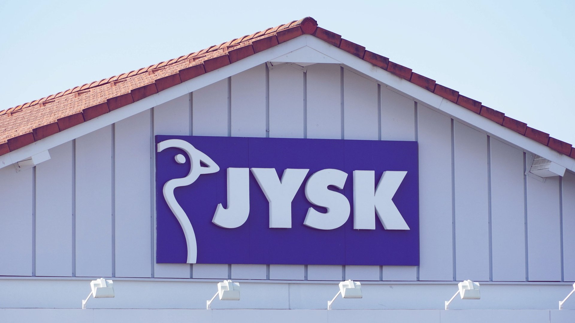 Dieser Blumenständer von JYSK macht deine Pflanzen zum absoluten Hingucker (und passt auch auf Mini-Balkone)
