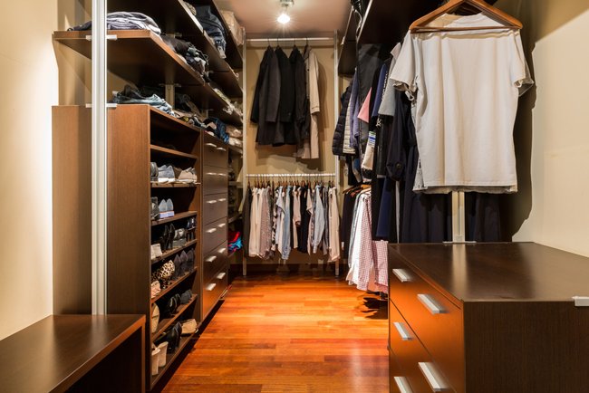 Begehbarer Kleiderschrank: Ideen zum DIY-Bauen | desired.de Begehbarer Kleiderschrank: Ideen zum DIY-Bauen | desired.de