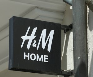 Stimmungsvolle Beleuchtung für den Balkon: Die Solar-Tischleuchte von H&M Home