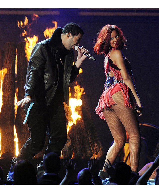 Rihanna feiert wild mit Drake Rihanna feiert wild mit Drake