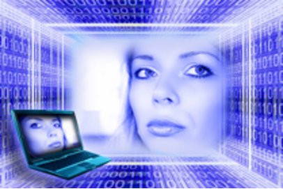 Frau im virtuellen Raum Frau im virtuellen Raum