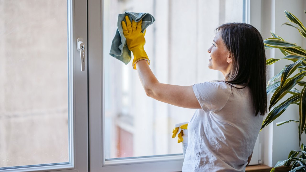 Fenster putzen? Voll gerne! Mit diesem genialen Gerät wird's zum Kinderspiel