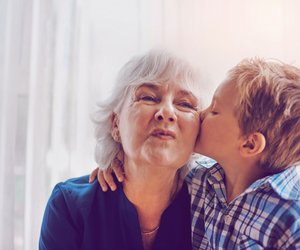 Laut Kinderpsychologin: So können Großeltern die Bindung zu ihren Enkeln auch über weite Entfernungen stärken