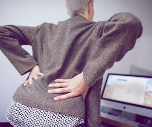 Steißbeinschmerzen: Ursachen und Tipps zur Linderung