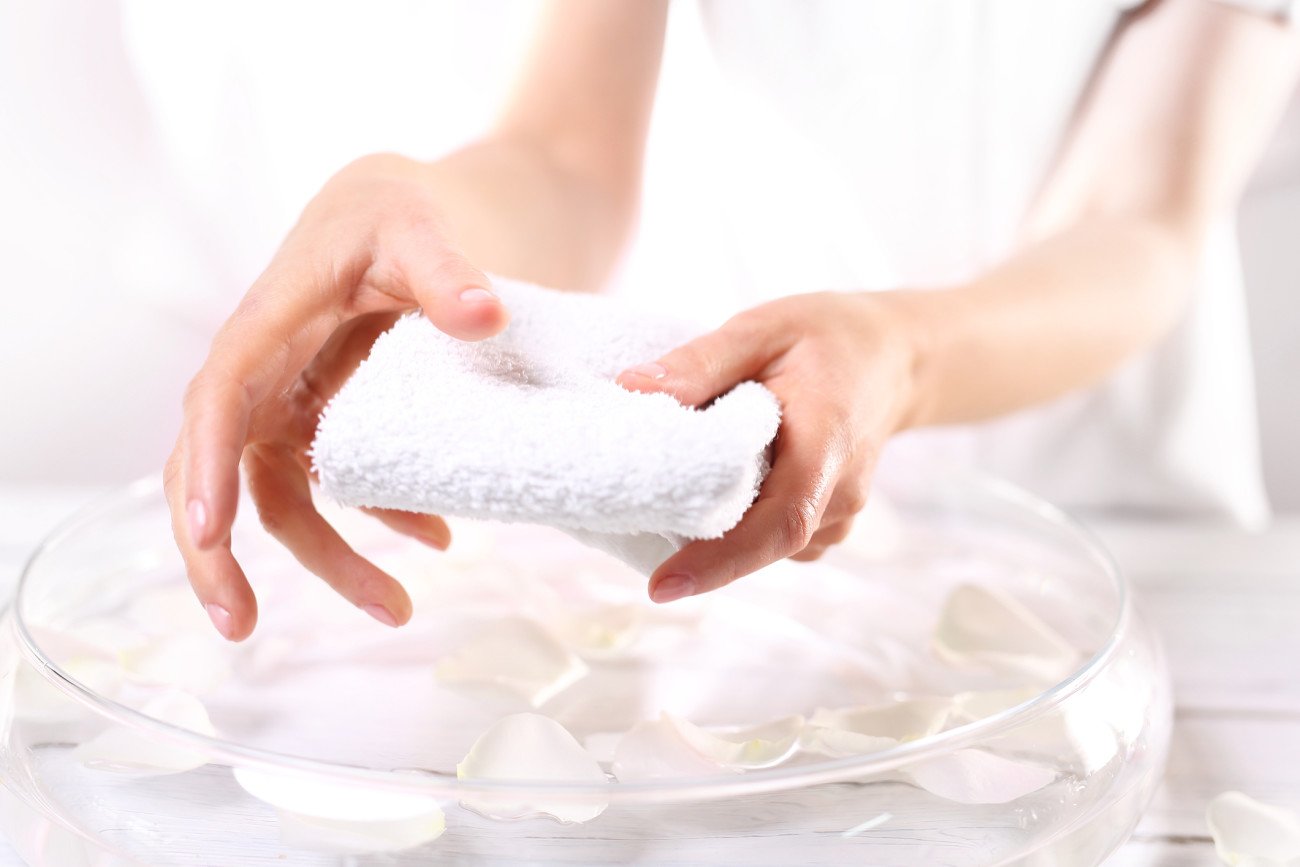 Nagelbad gegen gelbe Fingernägel Nagelbad gegen gelbe Fingernägel