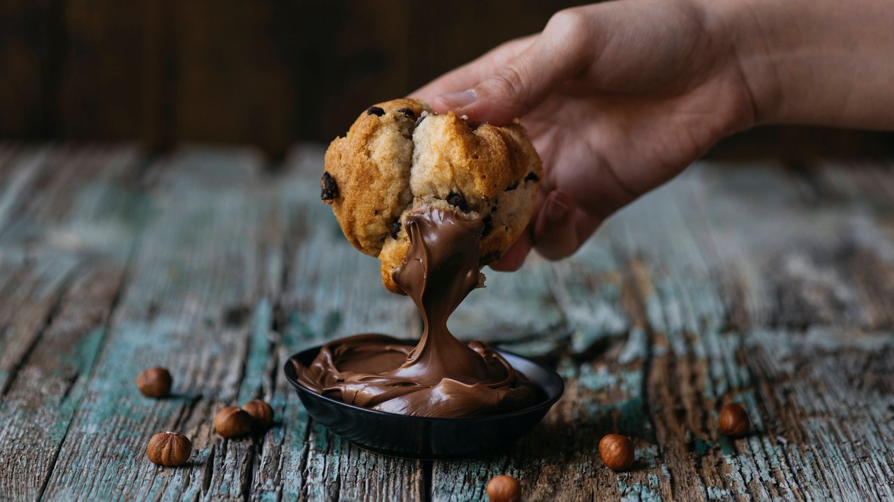 muffin,schokoladencreme,dippen,muffins,schokocreme *** muffin,chocolate cream,dipping,muffins,chocolate creams 539-gl2