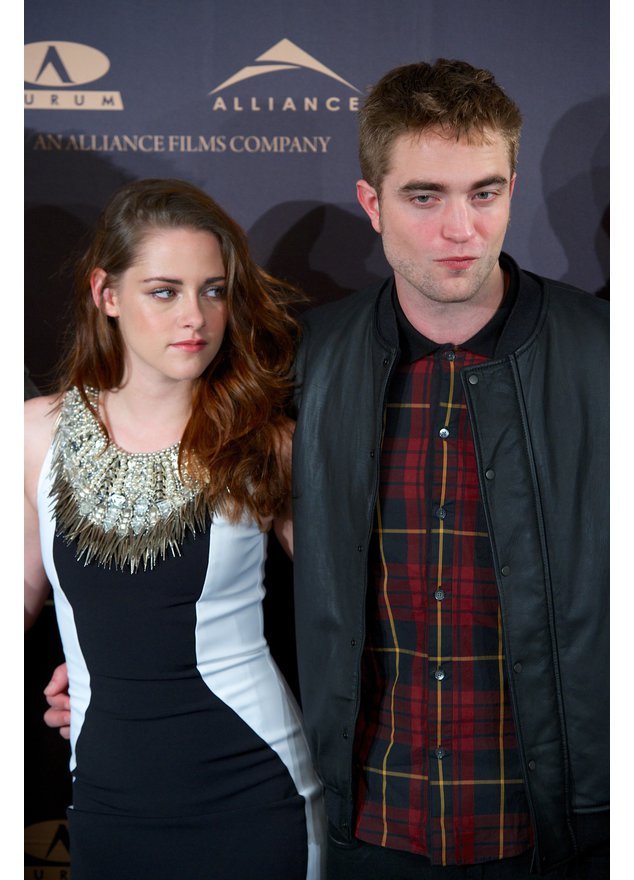 Robert Pattinson und Kristen Stewart rauchen gemeinsam sehr viel Robert Pattinson und Kristen Stewart rauchen gemeinsam sehr viel