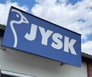 Ergonomisch und stylish: Diesen Monitorständer von Jysk holt sich jeder fürs Homeoffice