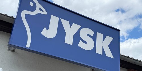 Ergonomisch und stylish: Diesen Monitorständer von Jysk holt sich jeder fürs Homeoffice