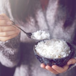 Reisdiät: Kann man mit der High-Carb-Diät wirklich schnell abnehmen?