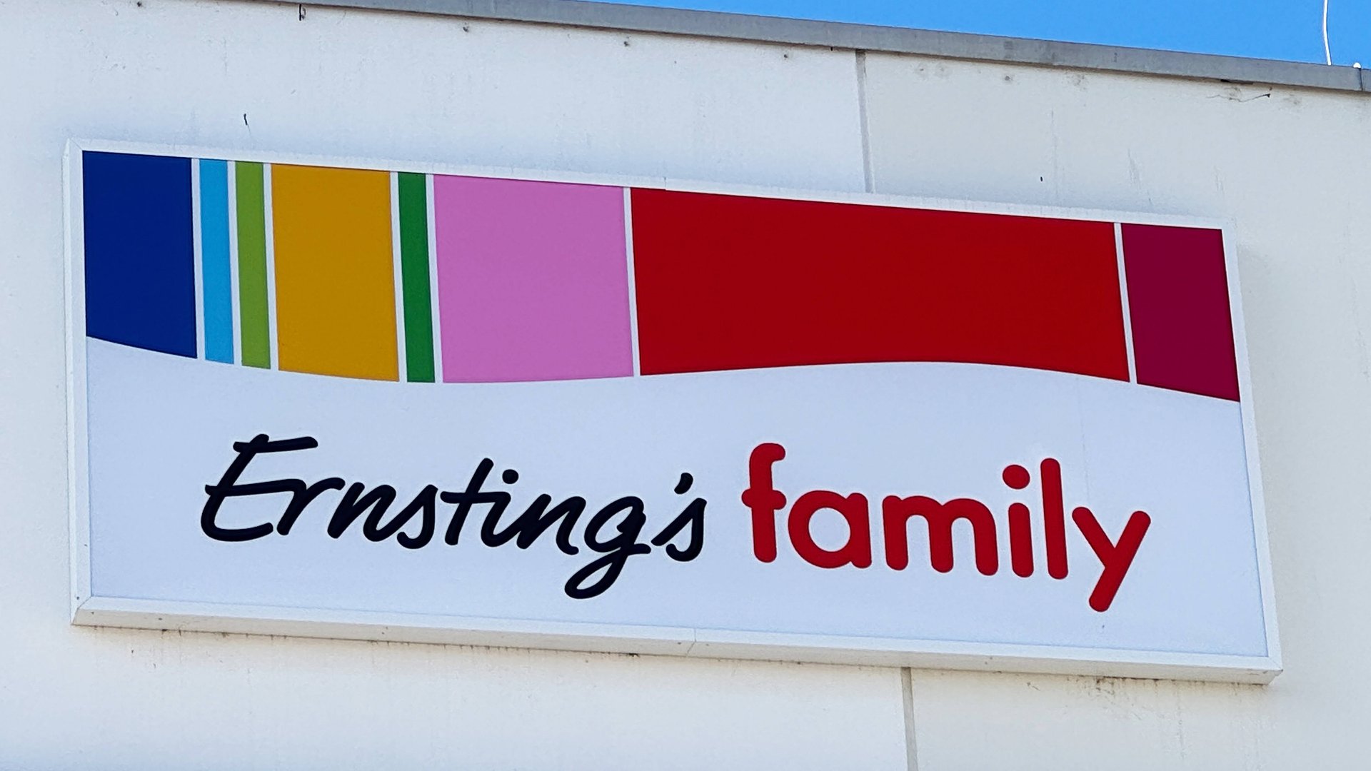 Diese-kleine-Umh-ngetasche-f-rs-Smartphone-von-Ernsting-s-family-ist-total-schick