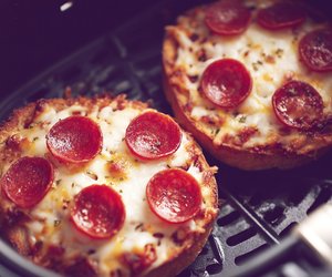 Dieser Airfryer-Pizza-Toast macht sofort süchtig – und ist in Minuten fertig