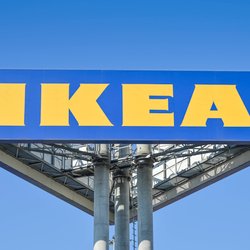 Die beliebte Tischlampe von Ikea, die aussieht wie eine echte Kerosinleuchte