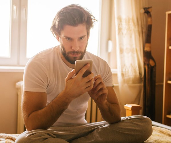 Freund schreibt mit anderen Frauen Was tun?