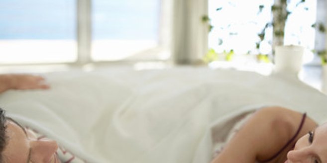 Gonorrhoe: Paar im Bett Gonorrhoe: Paar im Bett