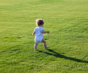 Ab wann können Babys laufen?
