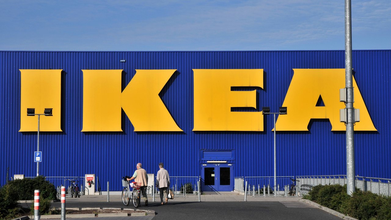 Ein neuer Tablettisch von Ikea sieht richtig teuer aus, obwohl er ein echter Schnapper ist.