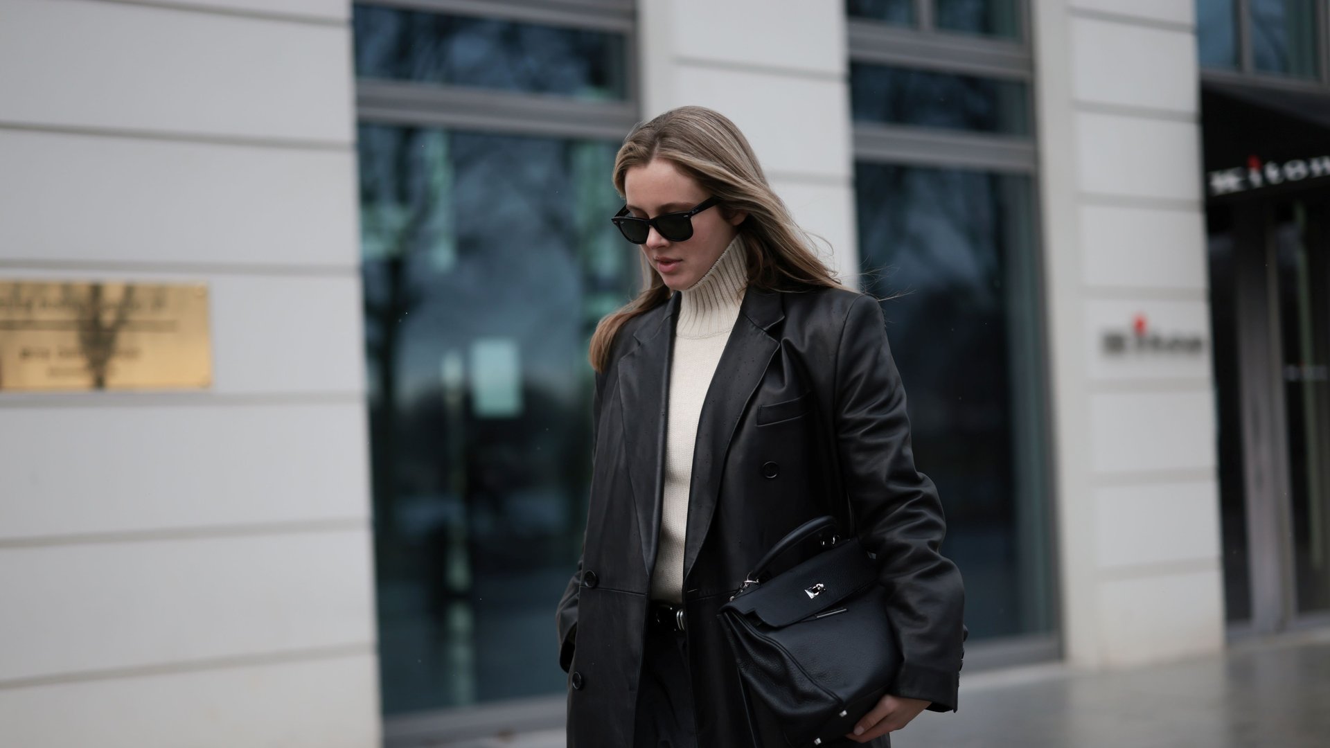 Dunkle-Sneaker-im-Winter-2025-Diese-3-Modelle-sind-jetzt-perfekt