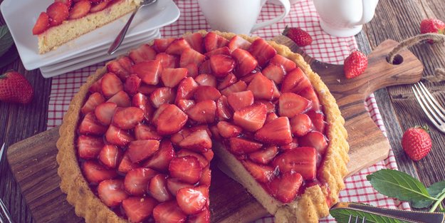 Dieses einfache Erdbeerkuchen-Rezept ist perfekt für den Sommer!