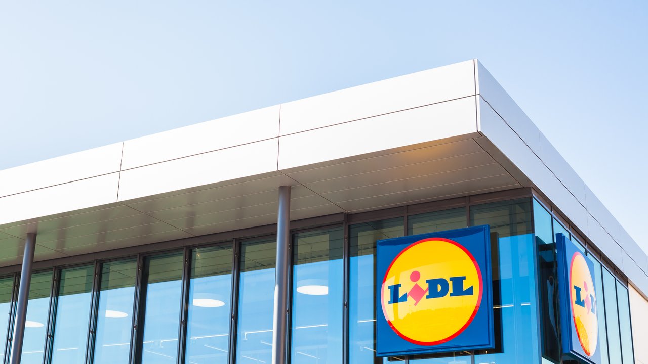 Mit dieser LED-Leuchte von Lidl erstrahlt jeder Outdoor-Bereich. 