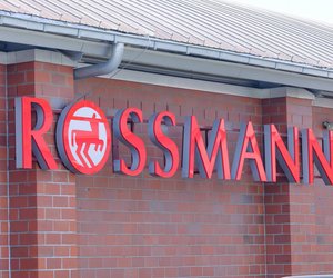 Jetzt bei Rossmann zugreifen: Das LED-Nachtlicht fürs Zelt ist ein Muss für Camping-Fans