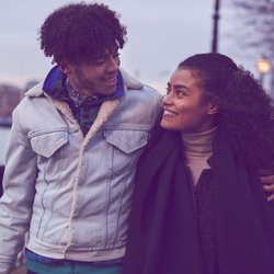 Du hast ein Date im Winter und keine Ahnung, was du anziehen sollst? Dann hier entlang