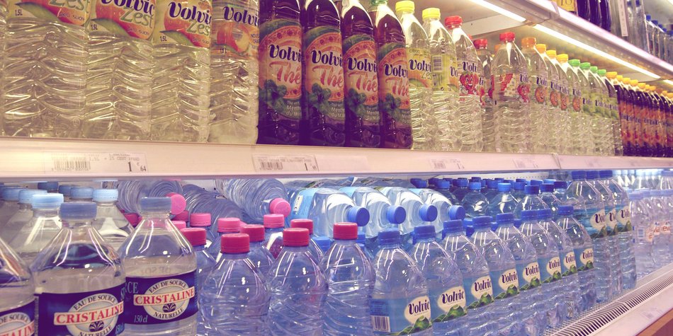 Rückruf bei Netto & Penny: Mineralwasser mit Reinigungsmittel belastet