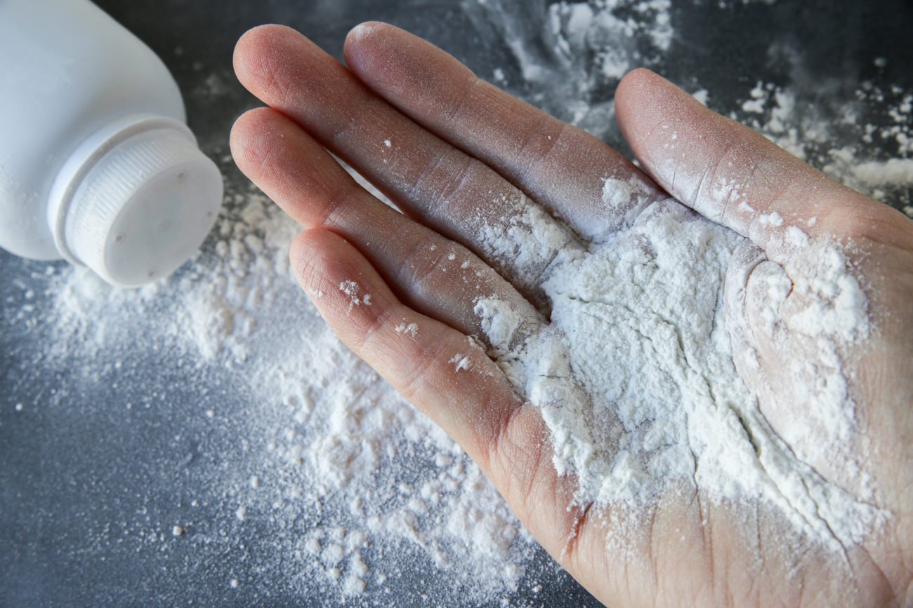 Make Up Flecken Aus Weißer Kleidung Entfernen Hausmittel 9 Hausmittel zum Entfernen von Make-up-Flecken