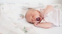 Mundsoor beim Baby: Ursachen & Hausmittel für schnelle Besserung