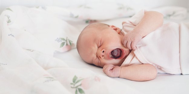 Mundsoor beim Baby: Ursachen & Hausmittel für schnelle Besserung