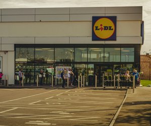 Nur 13 Euro: Dieser tolle Lidl-Cardigan wirkt in wirklich jeder Kombination sehr elegant