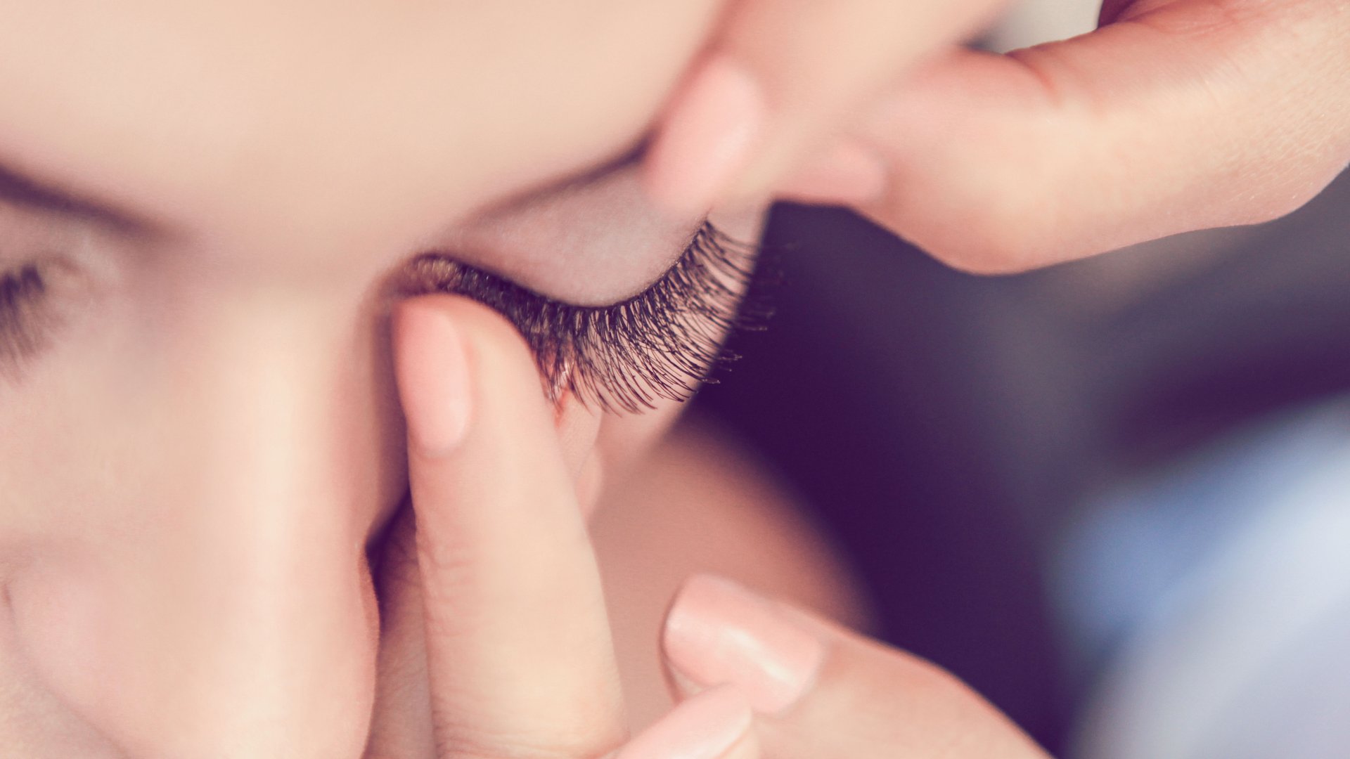 Wie Lange Halten Selbst Geklebte Wimpern Künstliche Wimpern aufkleben: So einfach gelingt es!
