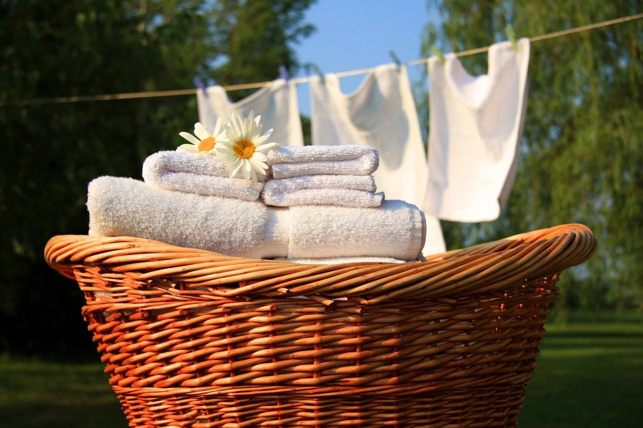 Handtücher waschen und lufttrocknen