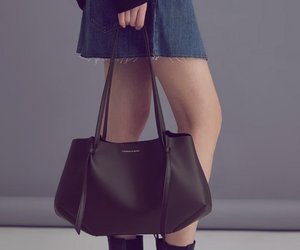 Influencer*innen lieben sie: Warum diese Handtasche bei Instagram gerade einen absoluten Hype auslöst