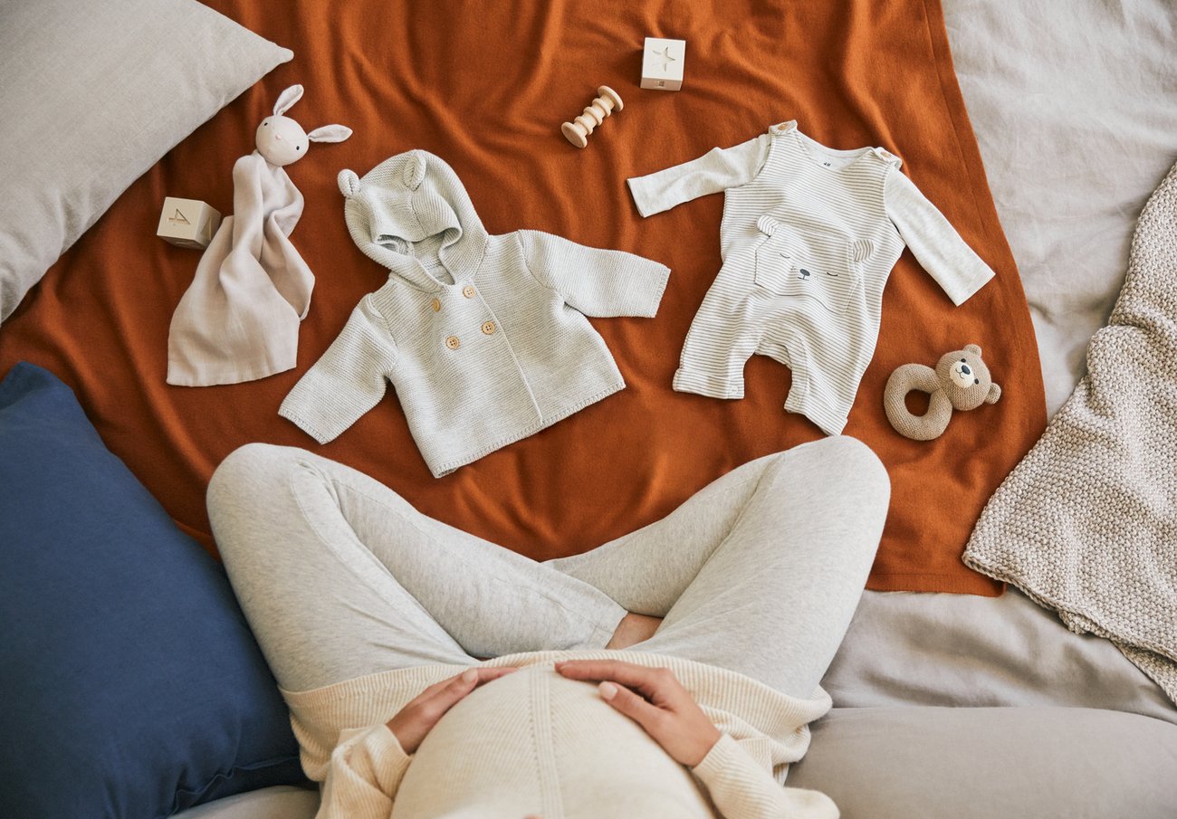 Die neue H&M NewbornKollektion begeistert werdende Mamis!