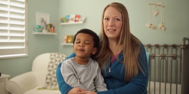Viral Video: Mutter mit Sohn