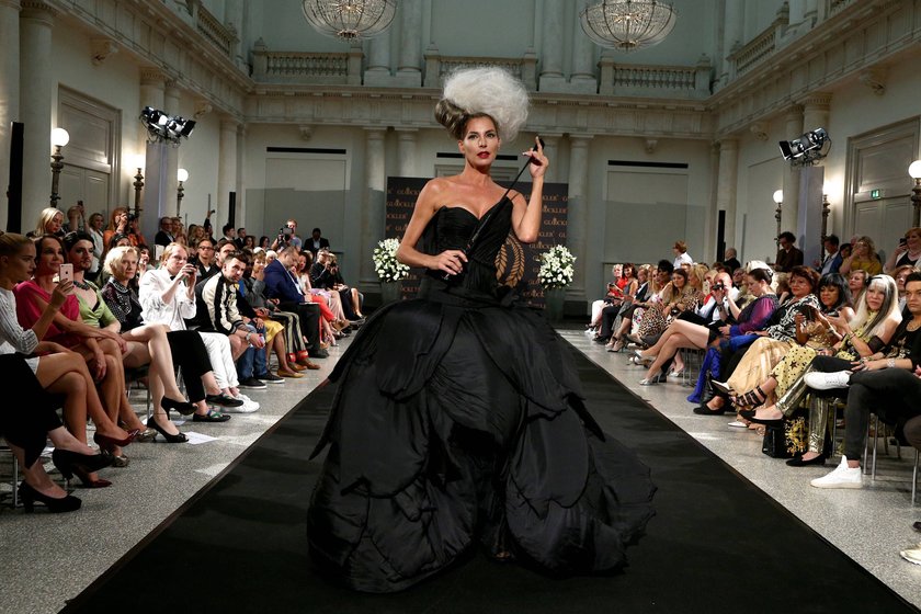 Guilia Siegel beim der exklusiven Modeinszenierung des Maerchens Die zertanzten Schuhe mit VIP-Models in den Ballsaal des Hotel de Rome Berlin live mit Mode-Exzentriker HARALDGLOEOECKLER. *** 