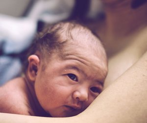 Breast Crawl: So intuitiv findet dein Baby die Brust