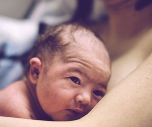 Breast Crawl: So intuitiv findet dein Baby die Brust