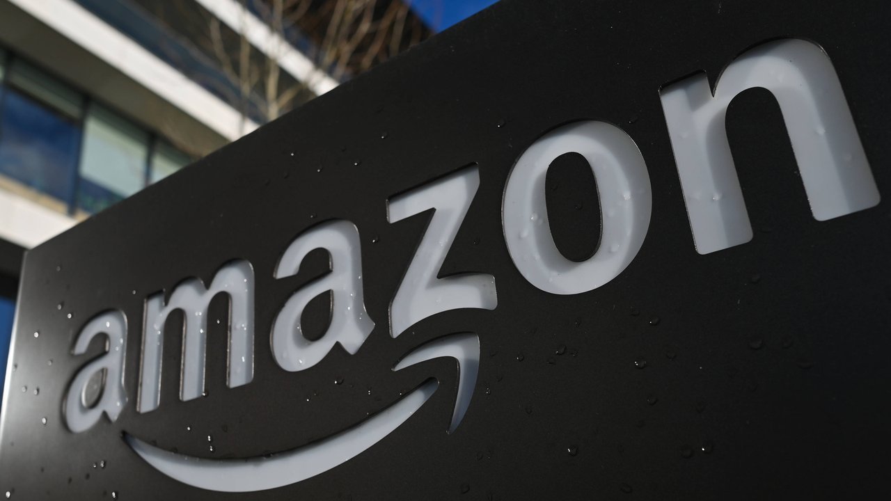 Bei Amazon: Ein faltbarer Hundenapf für unterwegs.