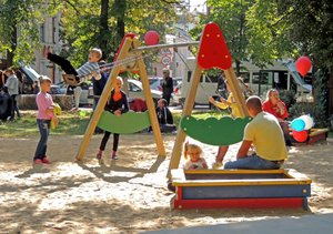 Die App BabyPlaces listet spezifische Orte für Eltern und Babys auf, etwa Cafés mit Wickeltisch, Kindercafés, Spielplätze oder Kinderärzte. Die App BabyPlaces listet spezifische Orte für Eltern und Babys auf, etwa Cafés mit Wickeltisch, Kindercafés, Spielplätze oder Kinderärzte.